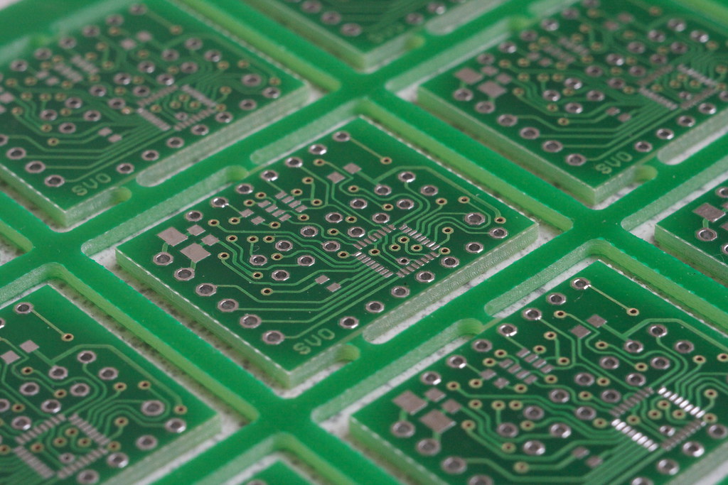 Halogen-free PCB material